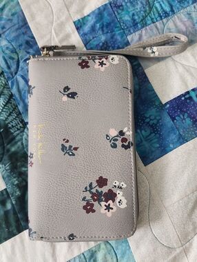 Gray Floral Nicole Miller New York Wristlet